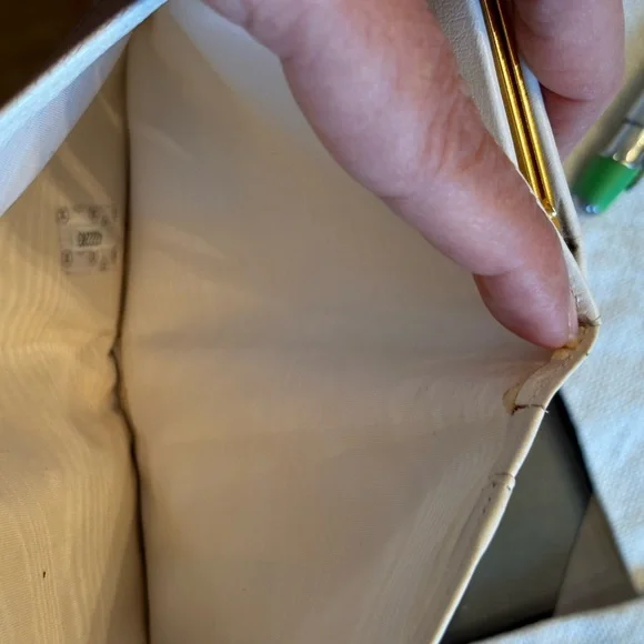 Chanel White Leather Wallet - Picture 11 of 16